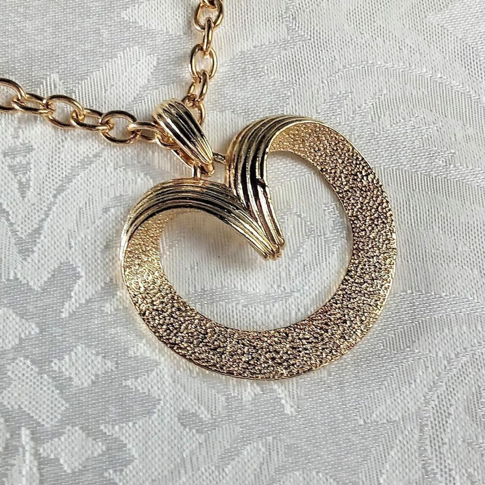 Vintage Sarah Coventry Gold Brushed Heart Pendant Necklace
